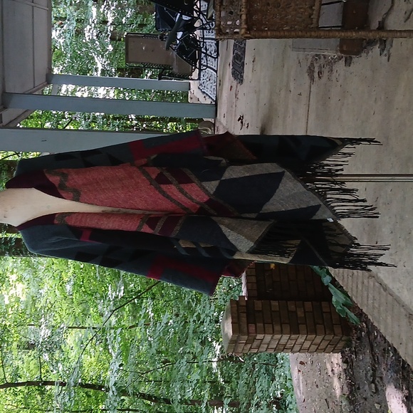 Geometric Patterned Fringe Wrap Shawl/poncho.‎ Sz.L - Picture 4 of 5